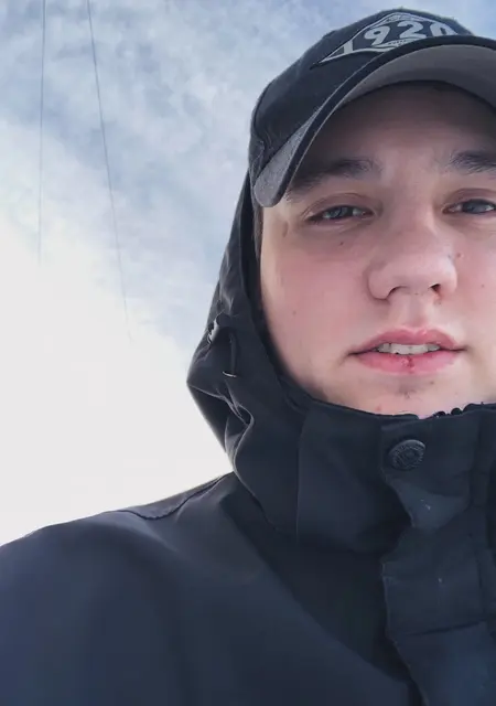 Иван з Волновахи, мені 26 років, познайомлюсь на одну ніч