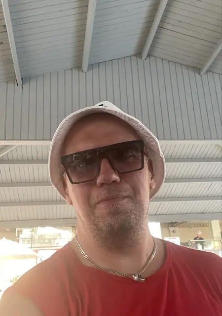 Dmitrij из Гамбурга, ищу на сайте общение