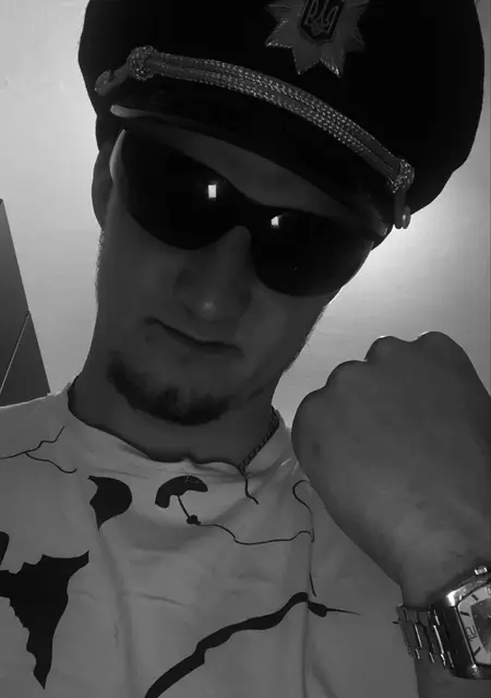 Я Влад, 23, из Сарн, ищу знакомства без обязательств