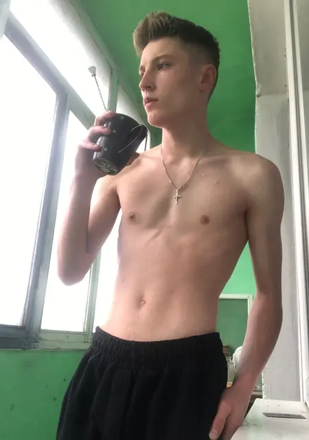 Я Іван, 21 років з Кам’янця-Подільського, шукаю знайомства без зобов'язань