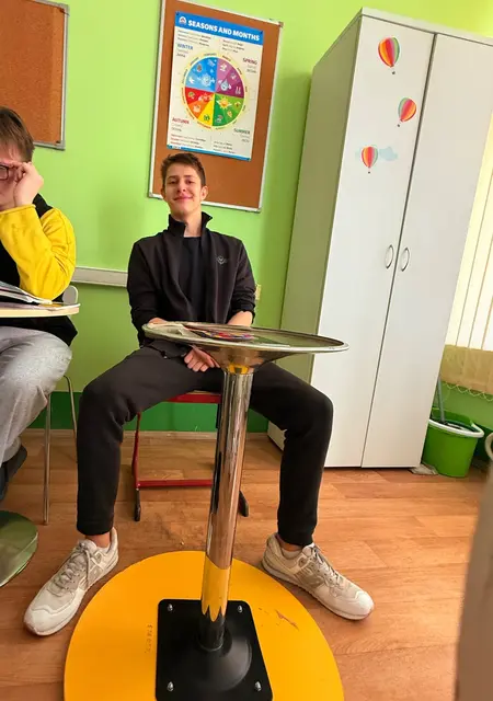 Артём из Тирана, мне 18, познакомлюсь на одну ночь