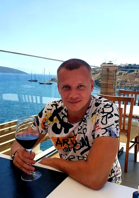 Алекс из Днепра, мне 39, познакомлюсь для общения