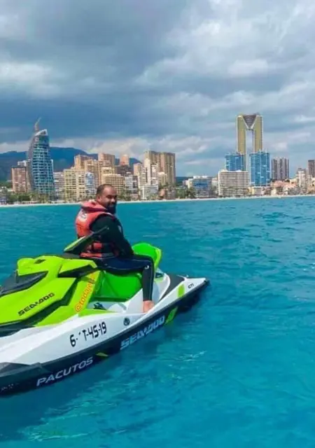 Soy Mehdi Ben, 29 años de Zaragoza, busco conocer gente para relación a largo plazo