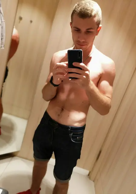 Андрей из Херсона, мне 29, познакомлюсь для приятного времяпровождения