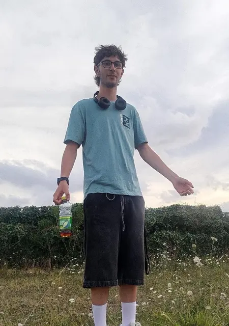 Soy Oscar, 18 años, conociéndome para relación sin ataduras en Santander