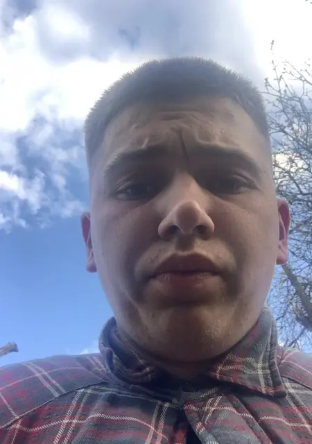 Я Peter, 19, из Бобруйска, ищу знакомства на одну ночь