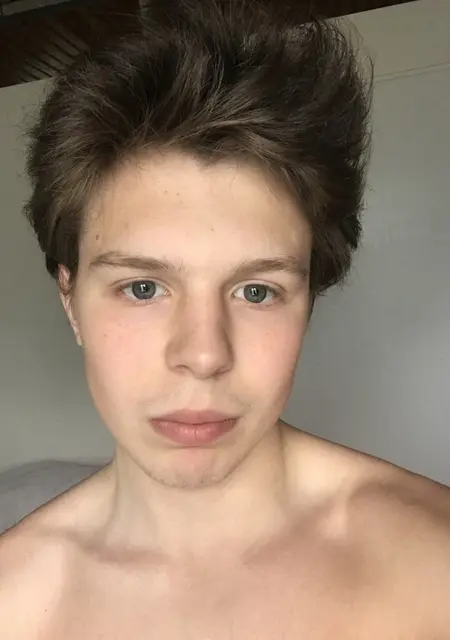 Я Aarny, 21, знакомлюсь для приятного времяпровождения в Кёльне