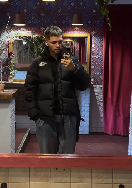 Я Volodya, 21 років з Чернівців, шукаю знайомства без зобов'язань