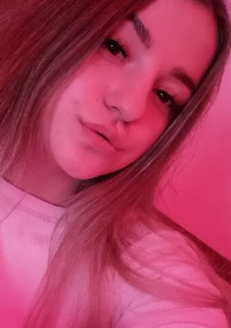 Я Оля, 20, из Гомеля, ищу знакомство для приятного времяпровождения
