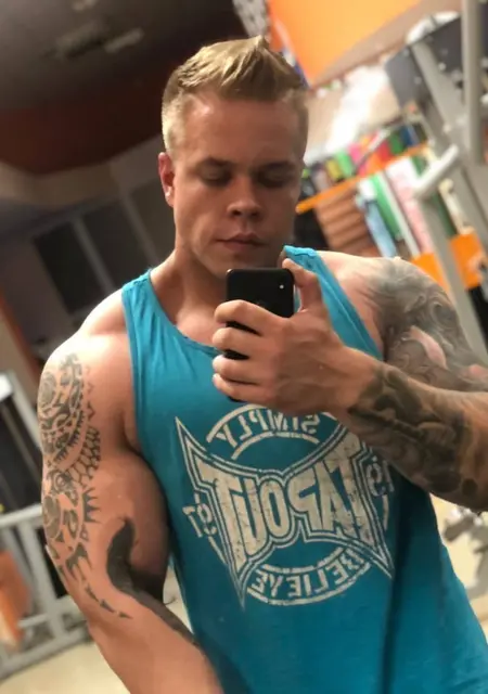 Я Andrey, 32 років з Житомира, шукаю знайомства без зобов'язань