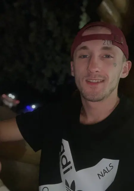 Я Егор, 25, знакомлюсь без обязательств в Мариуполе