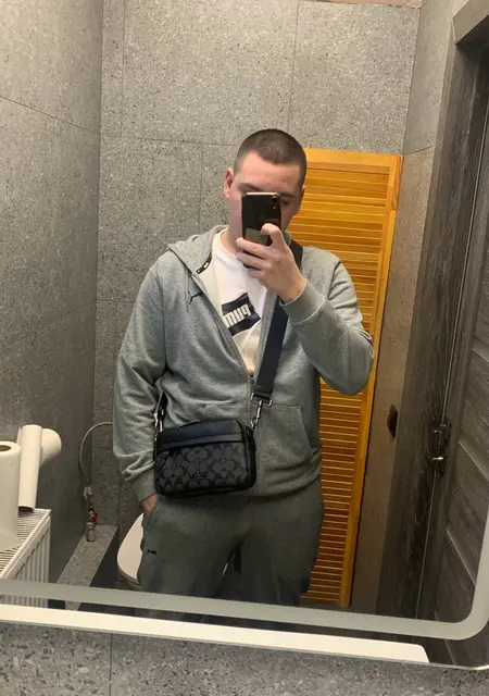 Я Виталий, 18 років з Мелітополя, шукаю знайомство для дружби