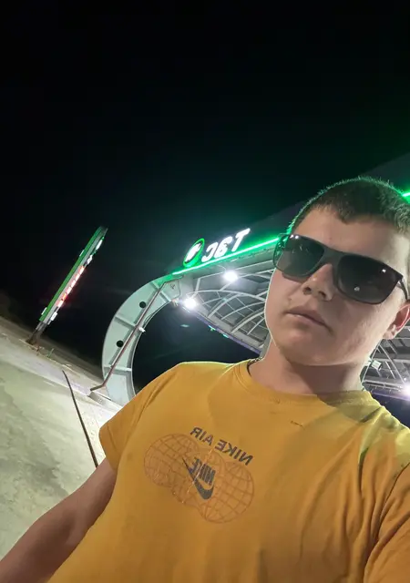 Andrei из Мелитополя, мне 21, познакомлюсь для вирта