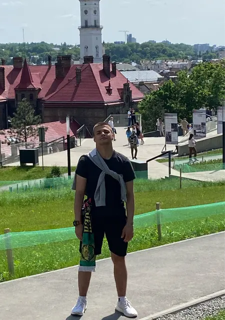 Roma из Ровно, ищу на сайте знакомства на одну ночь