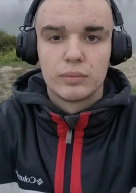 Я Илюха, 18, из Гомеля, ищу знакомство для постоянных отношений