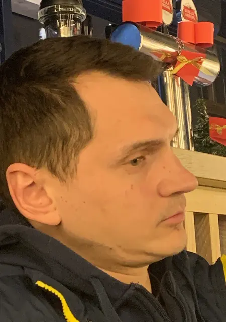 Я Игорь, 27 років з Черкас, шукаю знайомства без зобов'язань