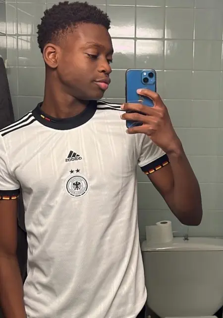 Nick de Vigo, tengo 25 años, listo para conocer para lío de una noche