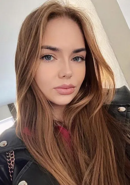 Софія из Варны, ищу на сайте приятное времяпровождение