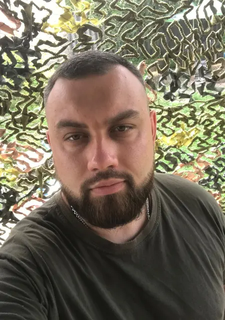 Макс з Харкова, шукаю на сайті приємне проведення часу