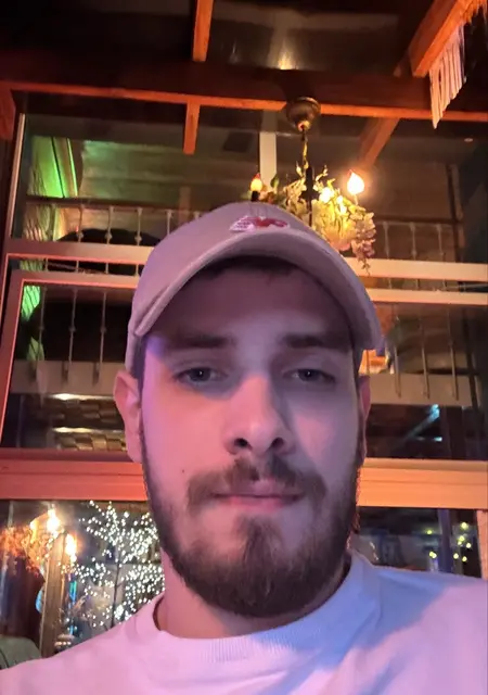 Denis з Броварів, шукаю на сайті знайомства без зобов'язань