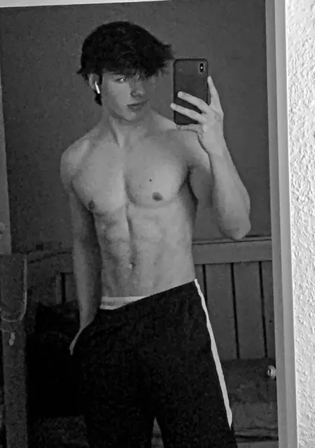 Jakub из Ченстохова, мне 20, познакомлюсь на одну ночь