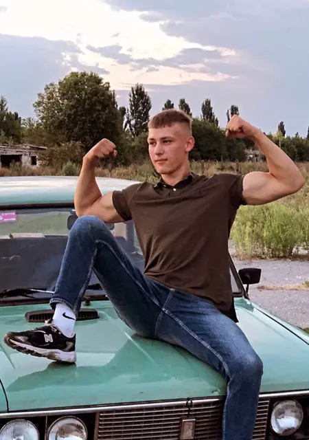 Богдан из Броваров, ищу на сайте знакомства на одну ночь