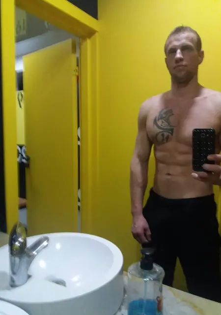 Валентин из Нежина, мне 32, познакомлюсь на одну ночь