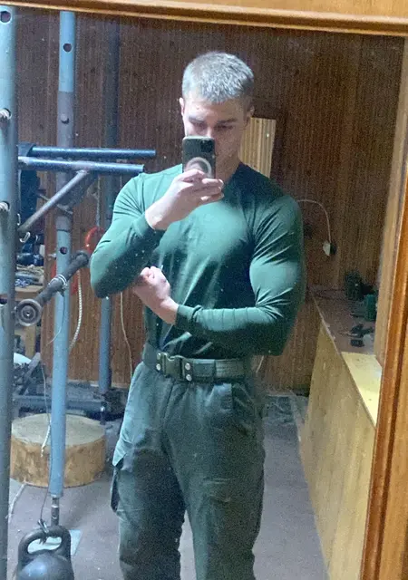 Я Женя, 23 років, знайомлюсь без зобов'язань у Калуше