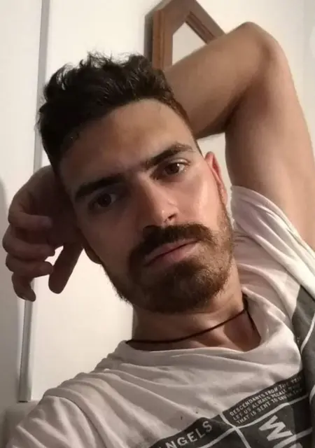 Nick из Афин, мне 26, познакомлюсь