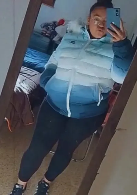 Soy Ainoa, 18 años de Madrid, busco conocer gente para lío de una noche