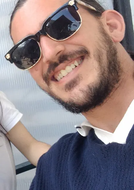 Soy Jose Cozar, 32 años de Sevilla, busco conocer gente para relación abierta