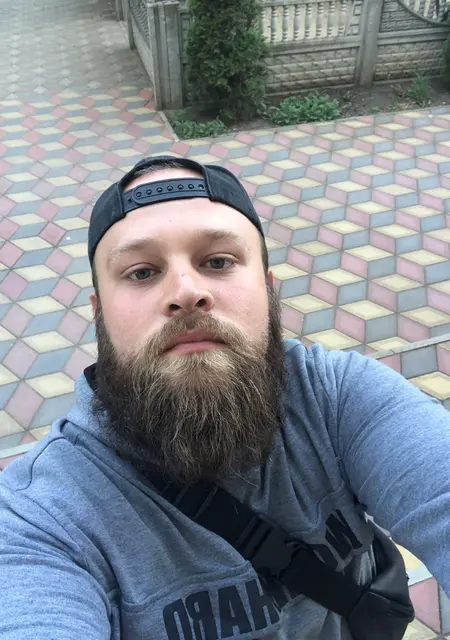 Максим из Геническа, мне 28, познакомлюсь без обязательств