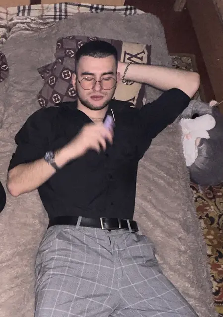 Я Владислав, 20, из Сум, ищу знакомство для приятного времяпровождения