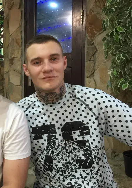 Саша з Луганська, мені 28 років, познайомлюсь для вірт