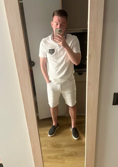 Soy Andrey, 26 años de Sitges, busco conocer gente para conversación virtual