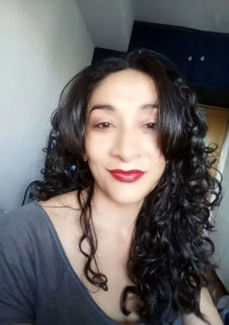 Soy Lesly Fuentes, 40 años, conociéndome en Madrid