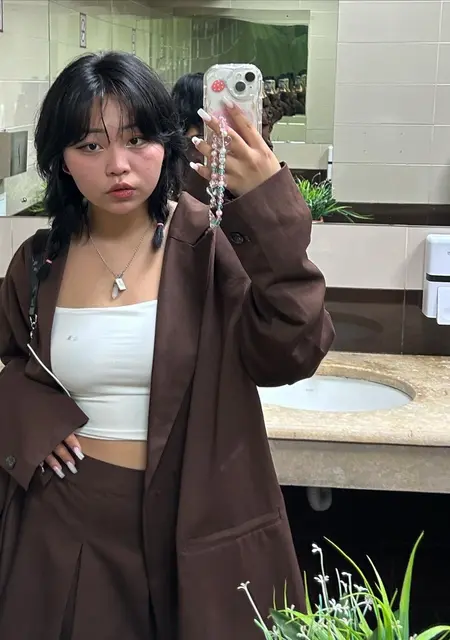 Индира из Алматы, мне 19, познакомлюсь для дружбы