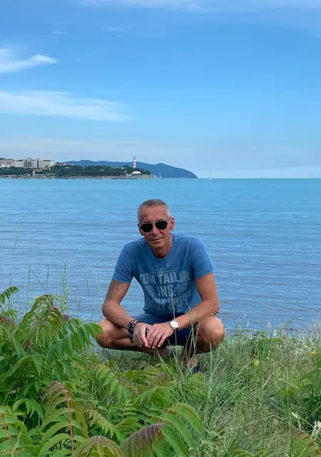 Сергей з Донецька, шукаю на сайті приємне проведення часу