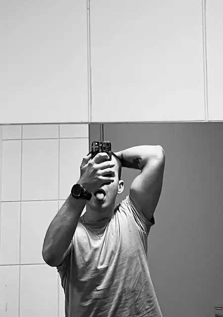 Я Станислав, 21, знакомлюсь для открытые отношения в Салониках