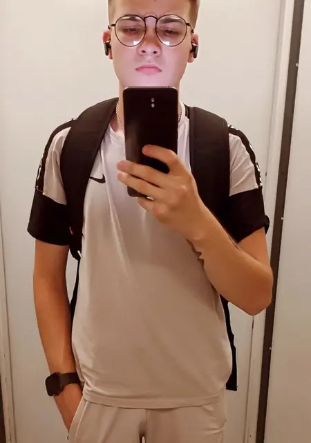 Я Дмитро, 20 років з Вінниці, шукаю знайомство для відкриті стосунки