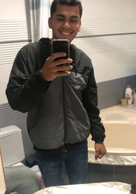 Edgar Bareiro de Valencia, tengo 25 años, listo para conocer para lío de una noche