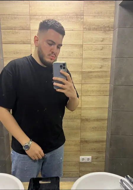 Я Максим, 26, из Киева, ищу знакомство для открытые отношения