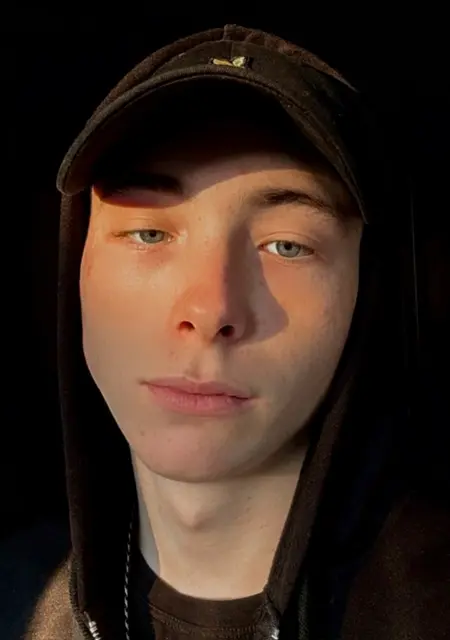 Даня з Дніпра, мені 20 років, познайомлюсь для спілкування