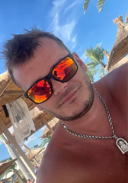 Я Иван, 34, знакомлюсь для приятного времяпровождения в Биркенхед