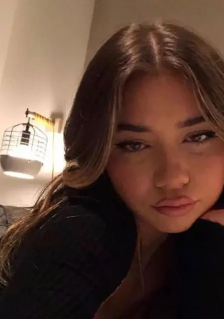 Я Elif, 25, из Франкфурта-на-майне, ищу знакомства без обязательств