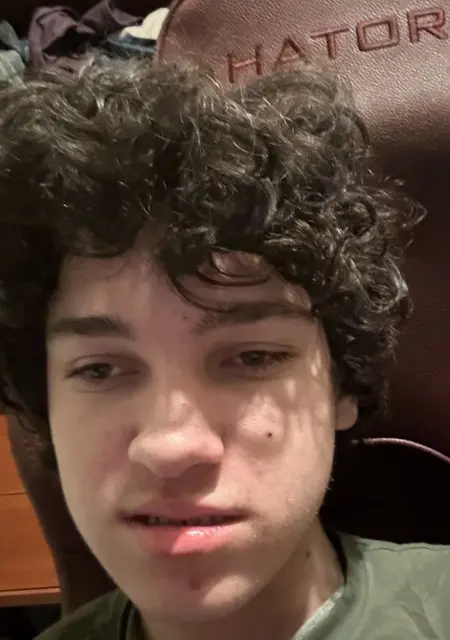 Богдан из Ужгорода, мне 18, познакомлюсь для вирта