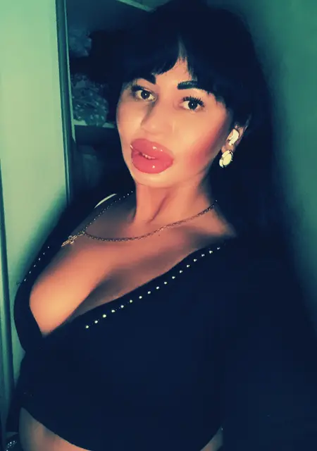 Elena из Киева, ищу на сайте постоянные отношения