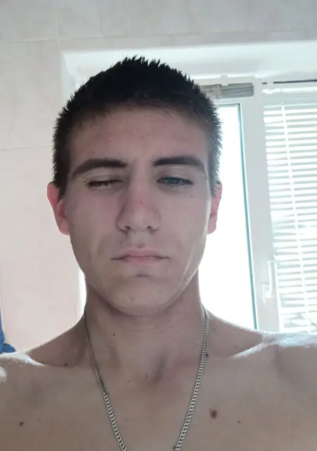 Артём из Гомеля, мне 20, познакомлюсь на одну ночь