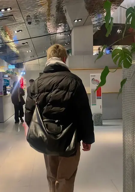 Timofei из Кайзерслаутерн, мне 20, познакомлюсь для приятного времяпровождения