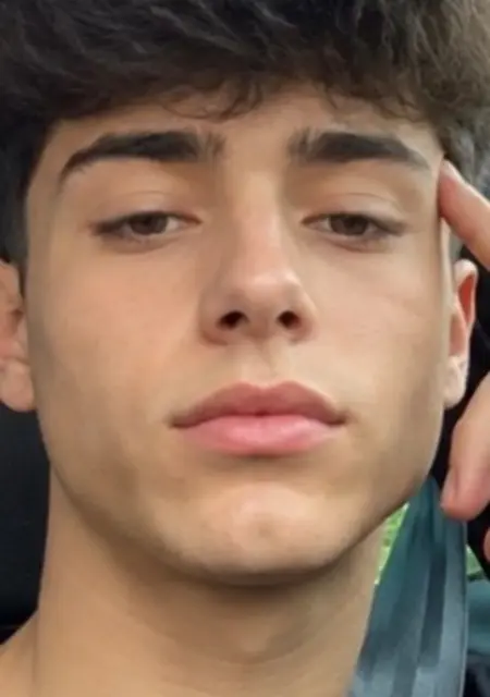 Soy Alvarogarcia, 19 años, conociéndome para lío de una noche en Sant Boi de Llobregat